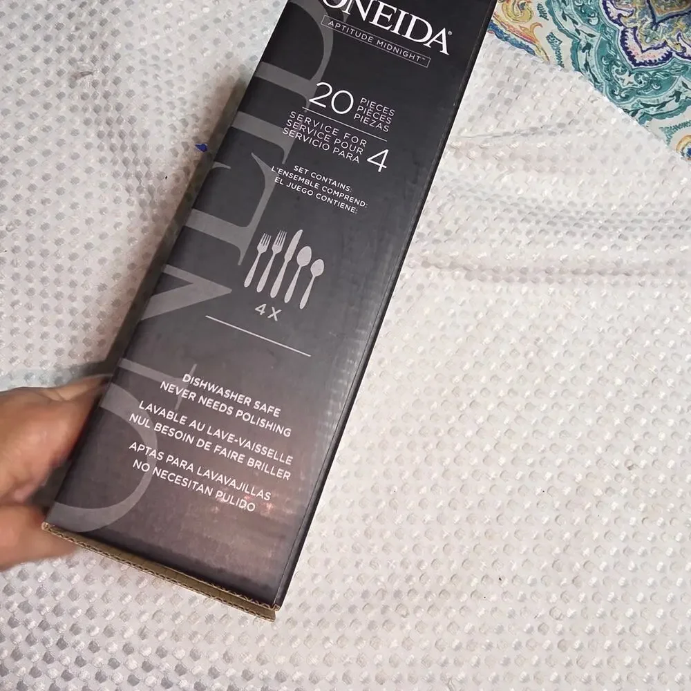 ONEIDA 20.PC APTITUDE MIDNIGHT STAINLESS FLATWARE SET